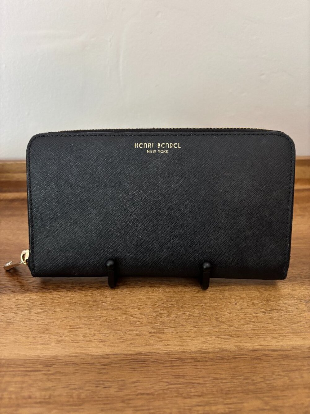 Henri Bendel W 57th Corner Zip Around Black Saffiano Leather Continental Wallet
